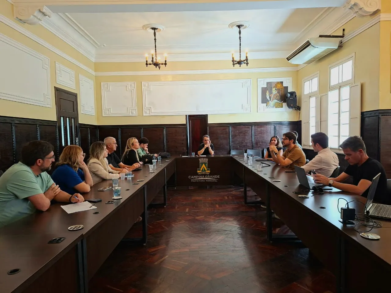 Reunião no Gabinete do Prefeito de Campina Grande para articular a revitalização do Centro da cidade.