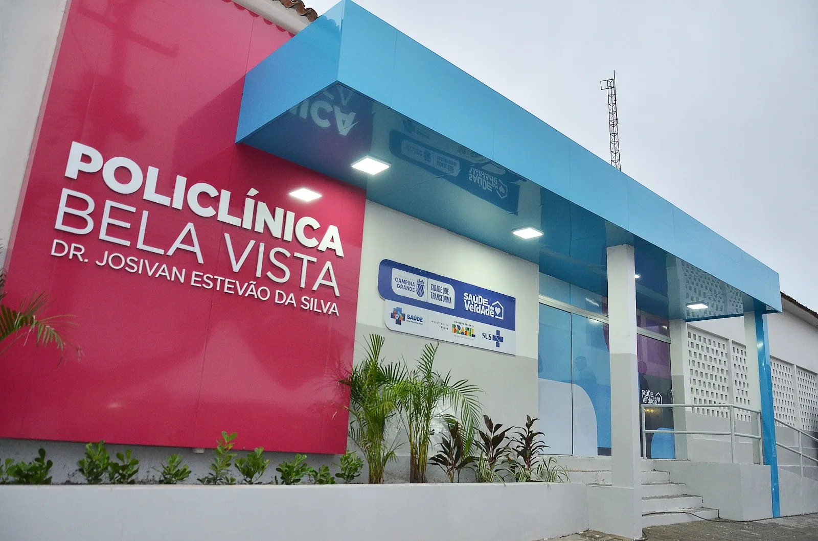 Fachada da Policlínica Bela Vista, unidade de saúde pública em Campina Grande