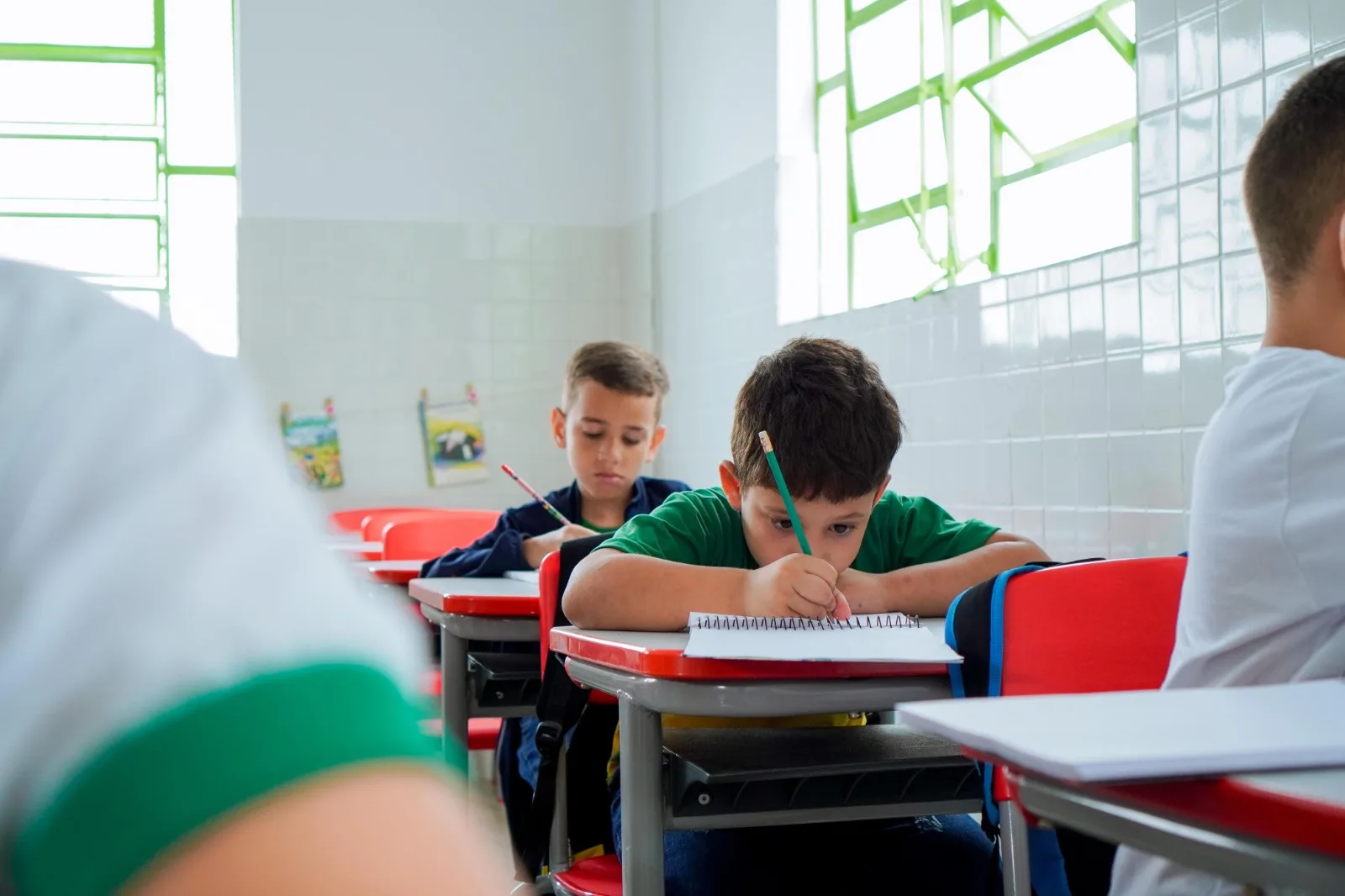 Estudantes em sala de aula de escola pública em Campina Grande