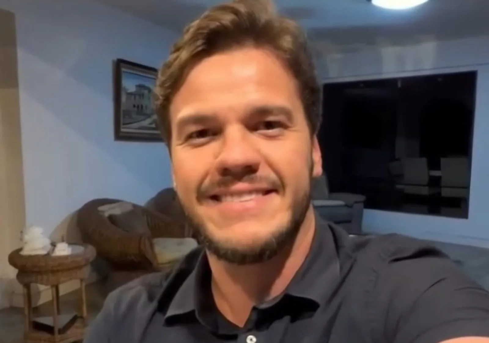 Prefeito Bruno Cunha Lima fala em vídeo ao anunciar o pagamento do incentivo aos agentes de saúde de Campina Grande.