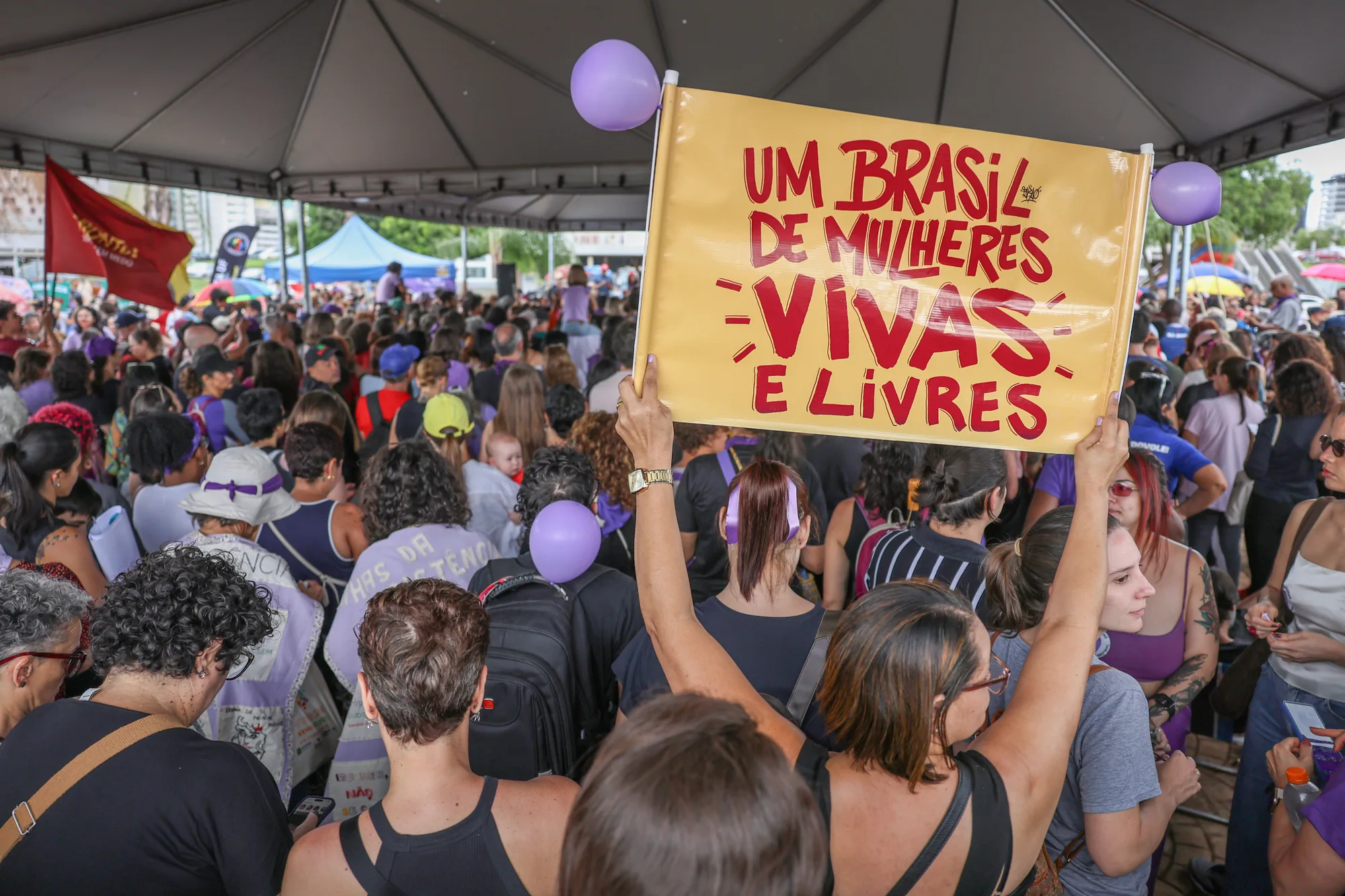 Mulheres em ato contra o feminicídio e a violência contra a mulher