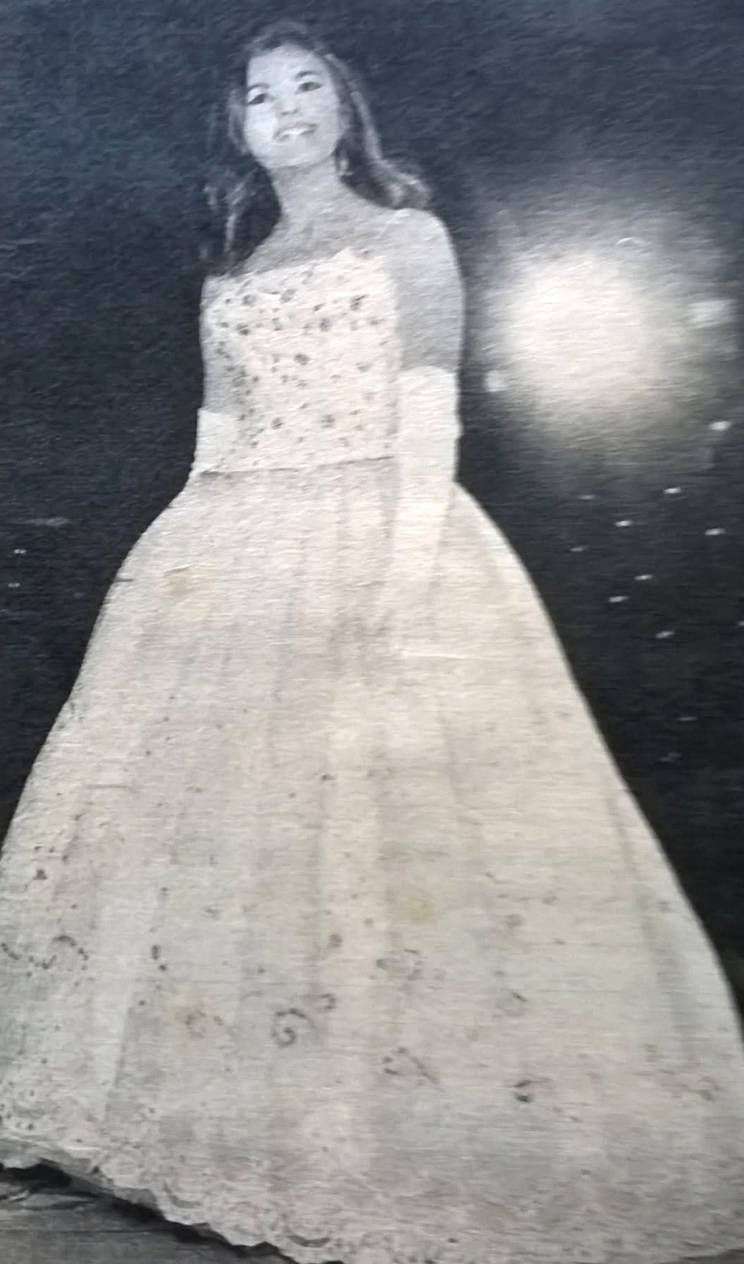 Kalina Nogueira, Miss Paraíba de 1963, em vestido de gala durante o concurso Miss Brasil, no Rio de Janeiro.